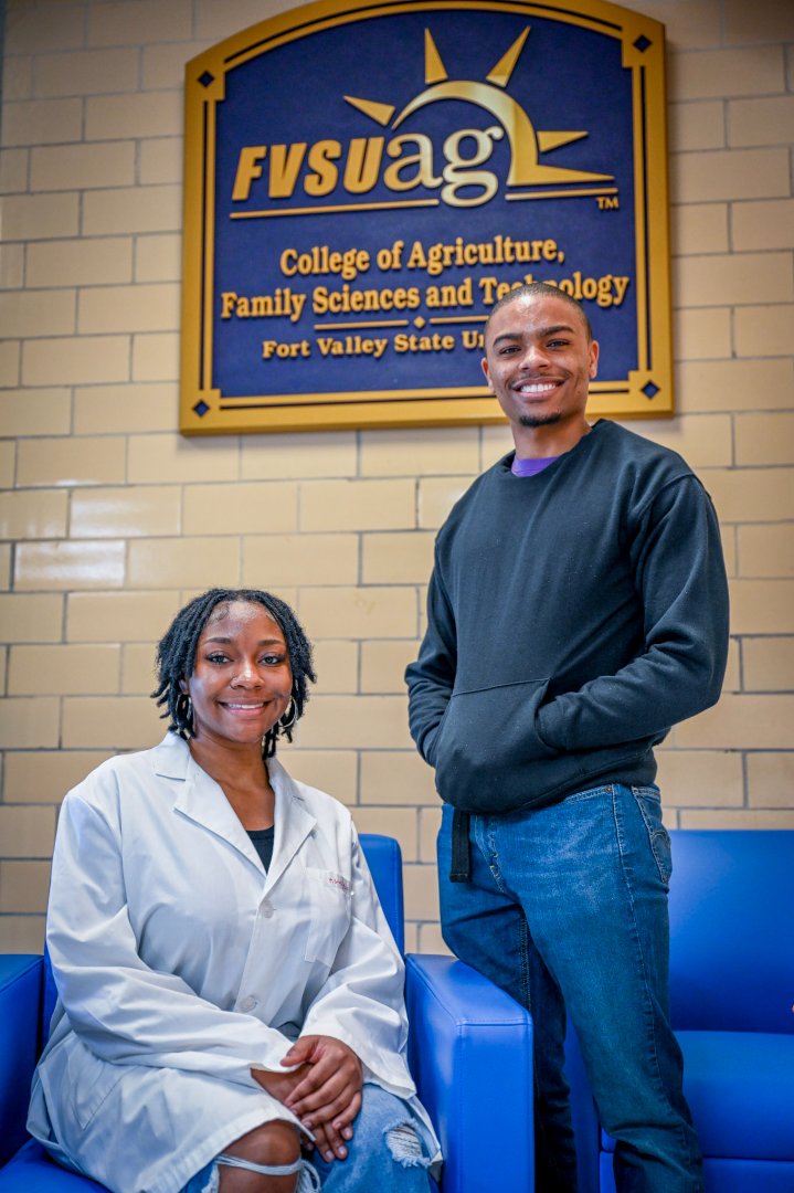 Kamora Payne and Jarred Johnson won second- and first-place awards, respectively, at the ERN in STEM Conference.